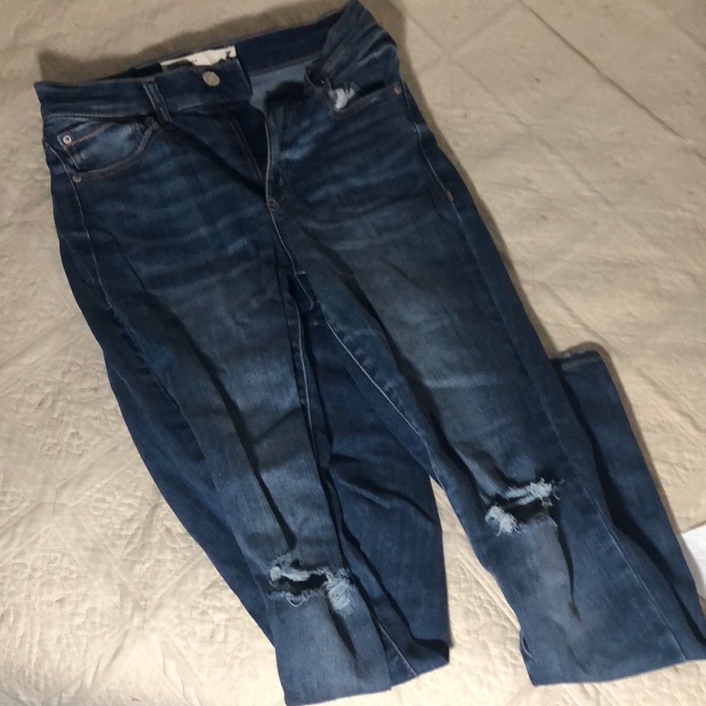 GARAGE Knee ripped jeans